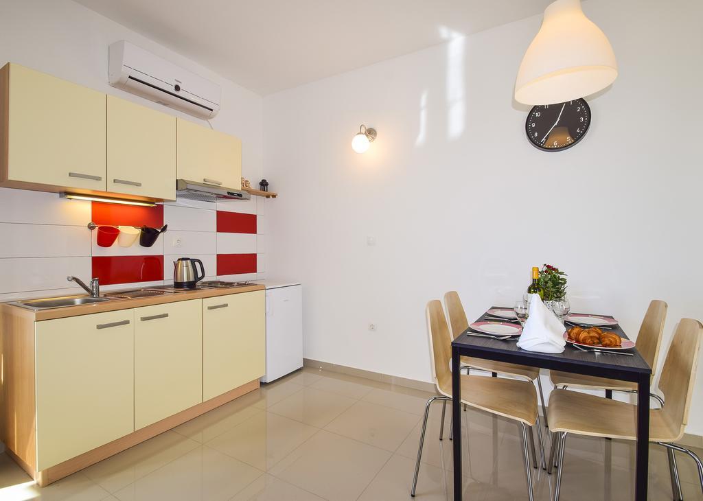 Amadrian Apartments Шибеник Экстерьер фото